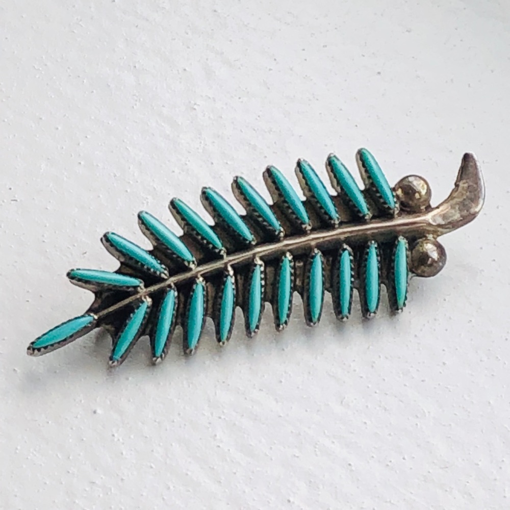 VTG ZUNI WAATSA NEEDLEPOINT TURQUOISE PENDANT BROO - Picture 2 of 8